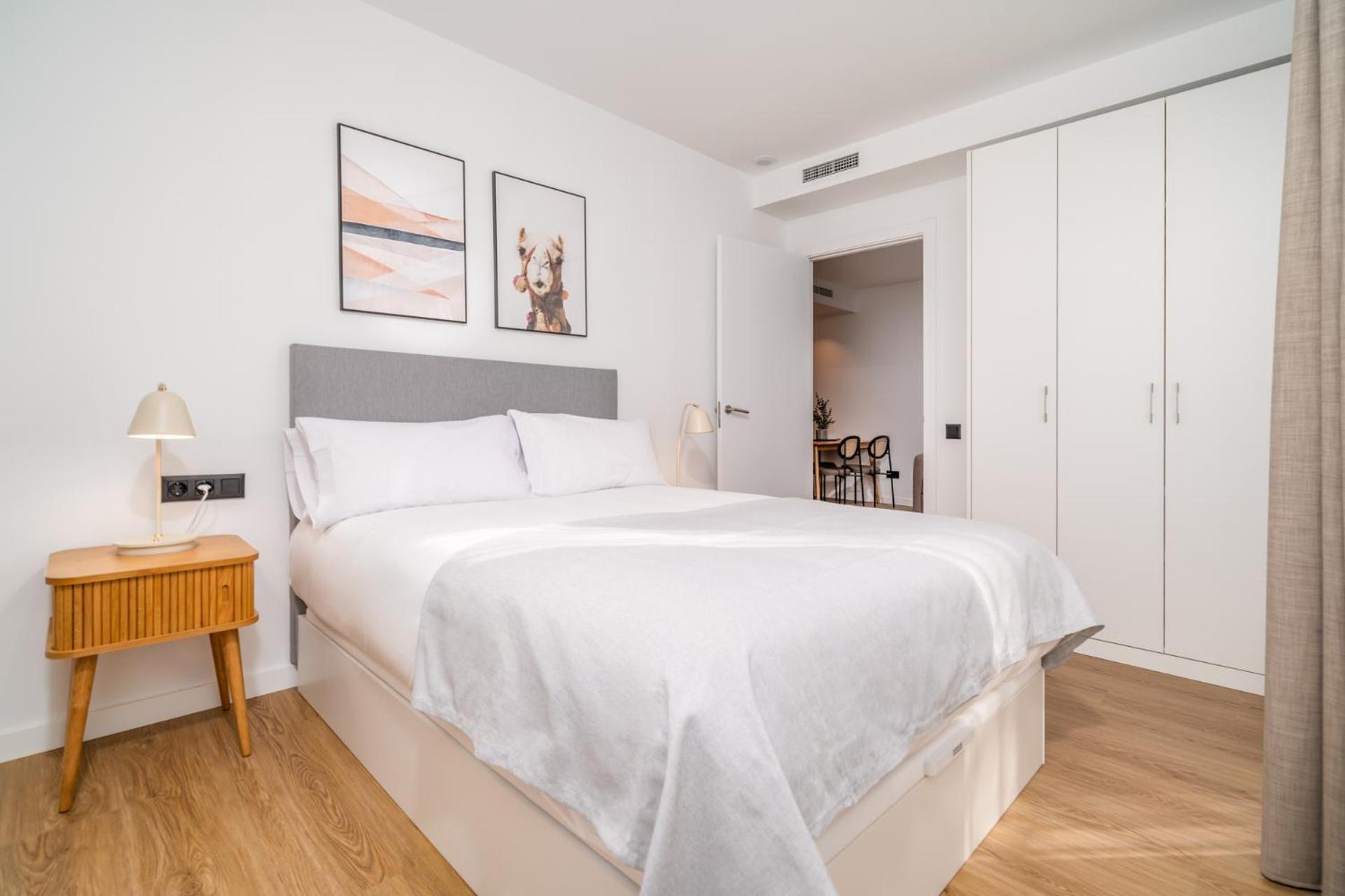 Limehome Barcelona Placa Pirineus L'Hospitalet de Llobregat Exterior photo