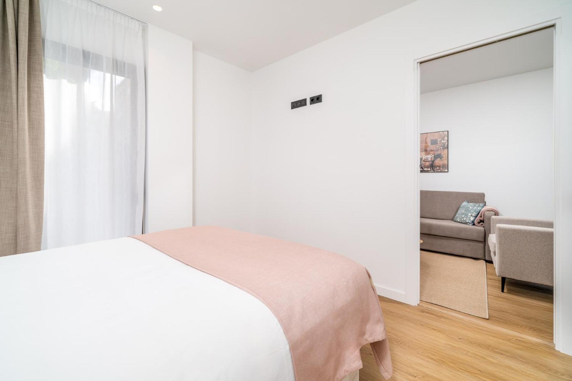 Limehome Barcelona Placa Pirineus L'Hospitalet de Llobregat Exterior photo